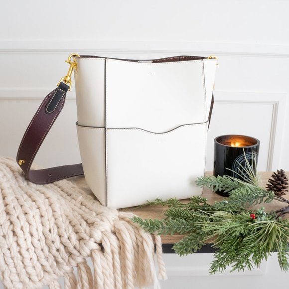 AALLYN.COM Handbags - The Jordan Leather Bucket Bag - Cream